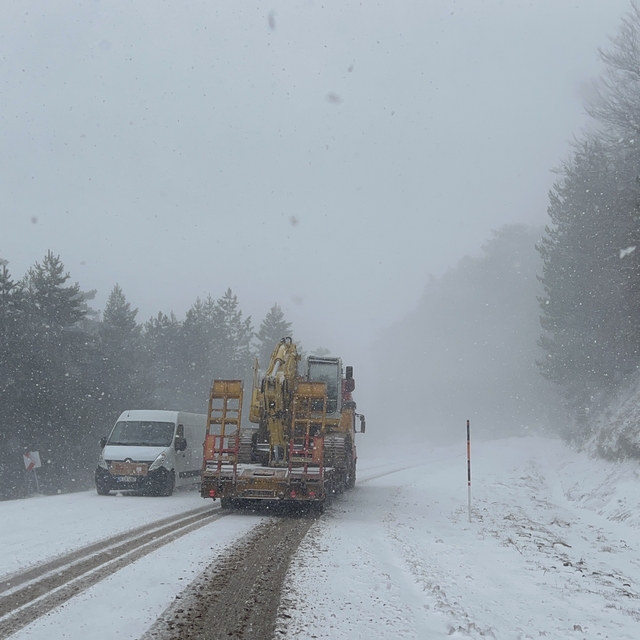 Kütahya'da kar yağışı ulaşımı olumsuz etkiledi