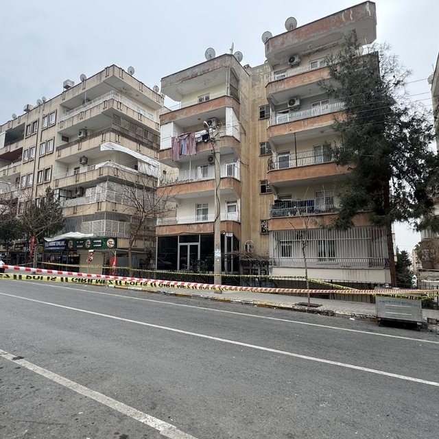 Şanlıurfa'da 5 katlı bina tedbiren boşaltıldı