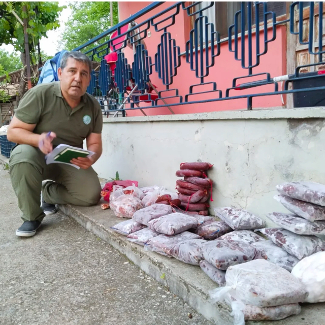 Buzdolabında yaban keçisi ve geyik eti bulunan kişiye 379 bin 507 lira ceza...