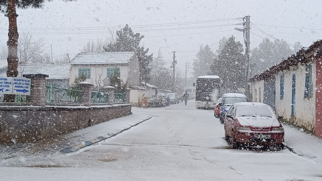 Pazaryeri'nde kar yağışı etkili oldu