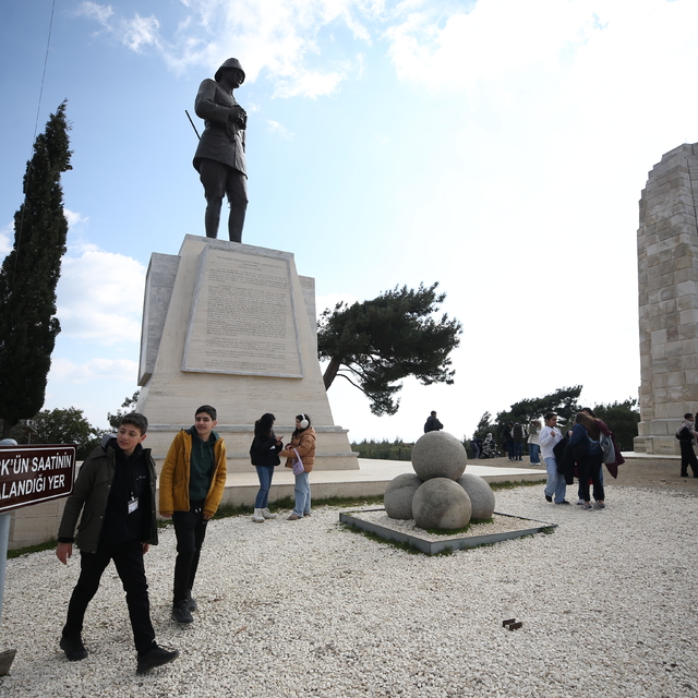 Şırnaklı öğrenciler Çanakkale'deki şehitlik ve anıtları gezdi