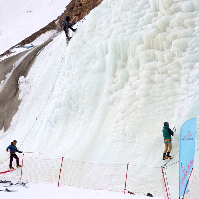 Çığda vefat eden Erzurumlu dağcı Mustafa Tekin anısına buz tırmanışı etkinl...