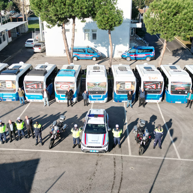 Sakarya'da trafik güvenliği konusunda farkındalık için minibüslerin camları...