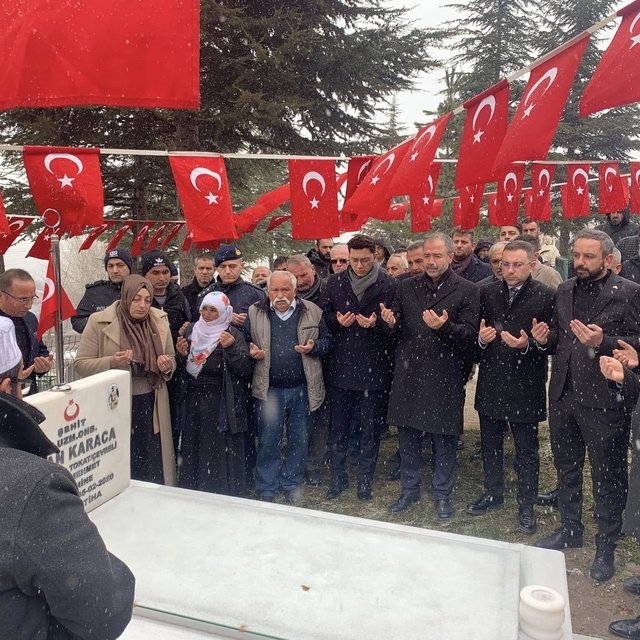 Almus'ta şehit Osman Karaca mezarı başında anıldı