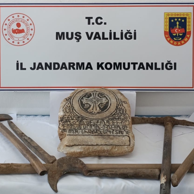 Muş'ta kaçak kazı yapan 3 kişi suçüstü yakalandı