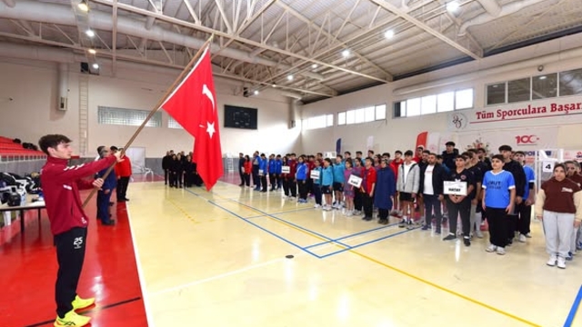 Okul Sporları Gençler Badminton Grup Müsabakaları Osmaniye'de başladı