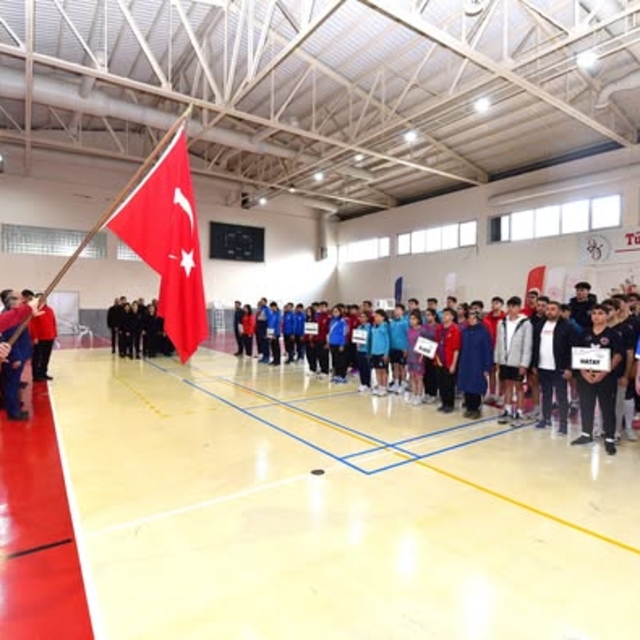 Okul Sporları Gençler Badminton Grup Müsabakaları Osmaniye'de başladı