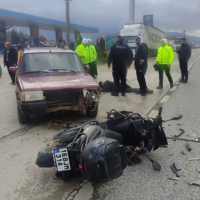 Otomobille çarpışan motosikletin sürücüsü yaralandı