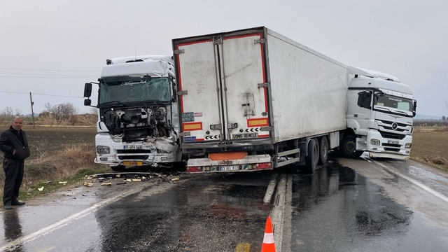 Osmaniye iki tırın çarpıştığı kazada 1 kişi yaralandı