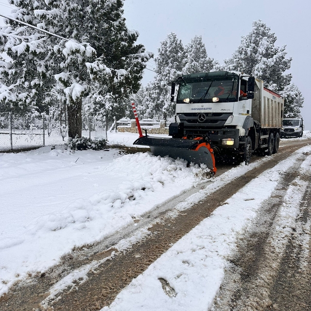 Çamlıyayla'da kar yağışı etkili oldu