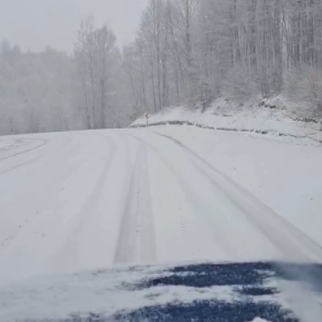 İnegöl-Domaniç yolunda yoğun kar yağışı
