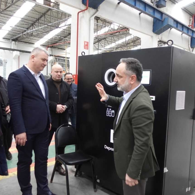Sakarya'da depozito iade otomatları üretiliyor