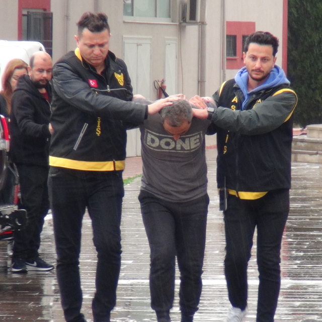 AVM'de kuyumcu dükkanının bitişiğindeki iş yerinde tadilatı görünce soyguna...