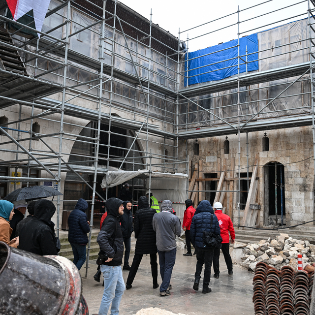 Gazetecilere Hatay'da 6 Şubat depremlerinin ardından yapılan çalışmalar anl...