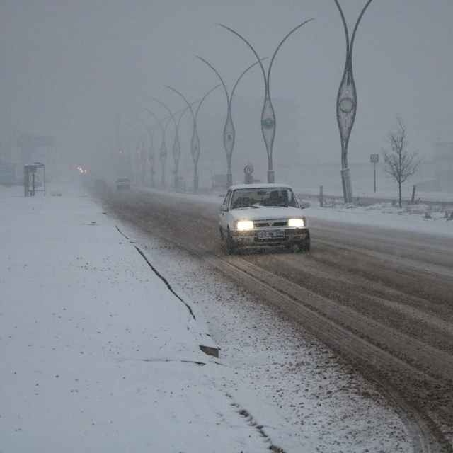 Yüksekova'da kar yağışı