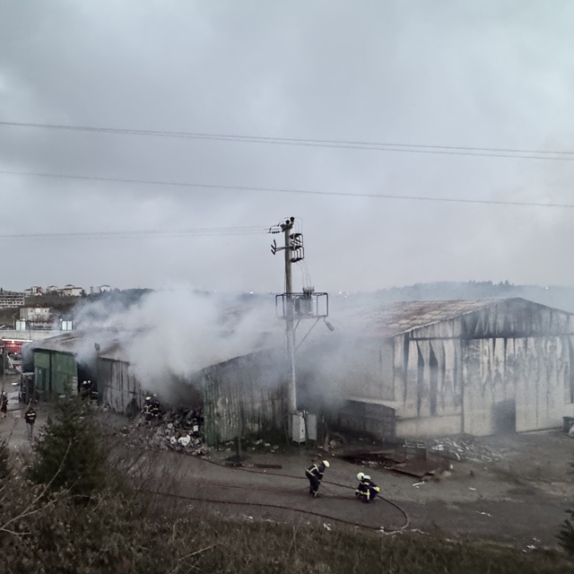 Kocaeli'de fabrikada çıkan yangın söndürüldü