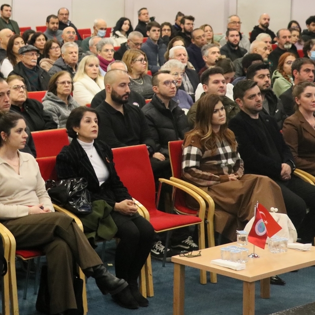 Japon deprem uzmanı Moriwaki, İzmir'de "Afetlerde Japonya Örneği" konulu se...