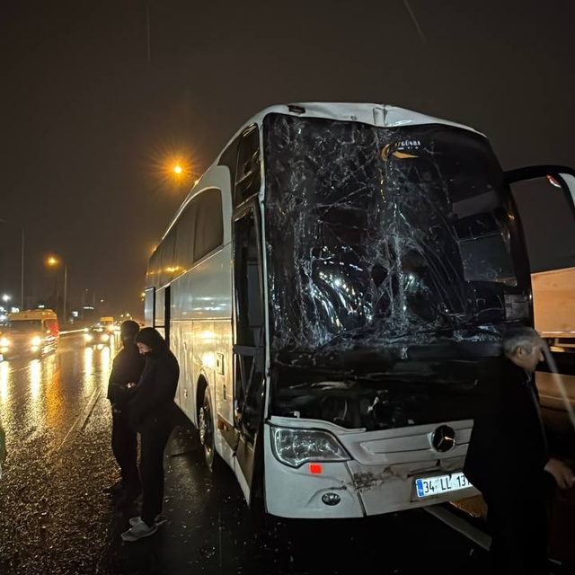 Kocaeli'de iki trafik kazasında 3 kişi yaralandı