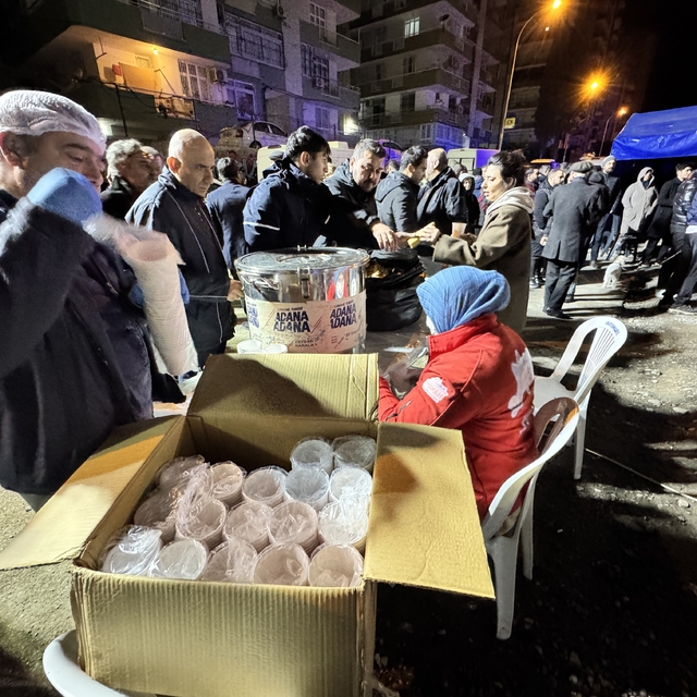 Adana'da depremde hayatını kaybedenler anıldı