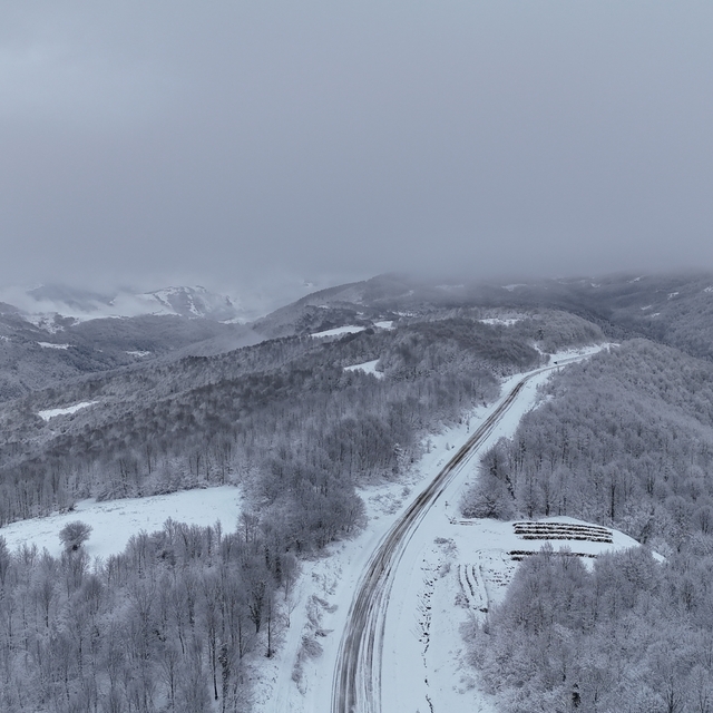 Yaylada kış güzelliği havadan görüntülendi