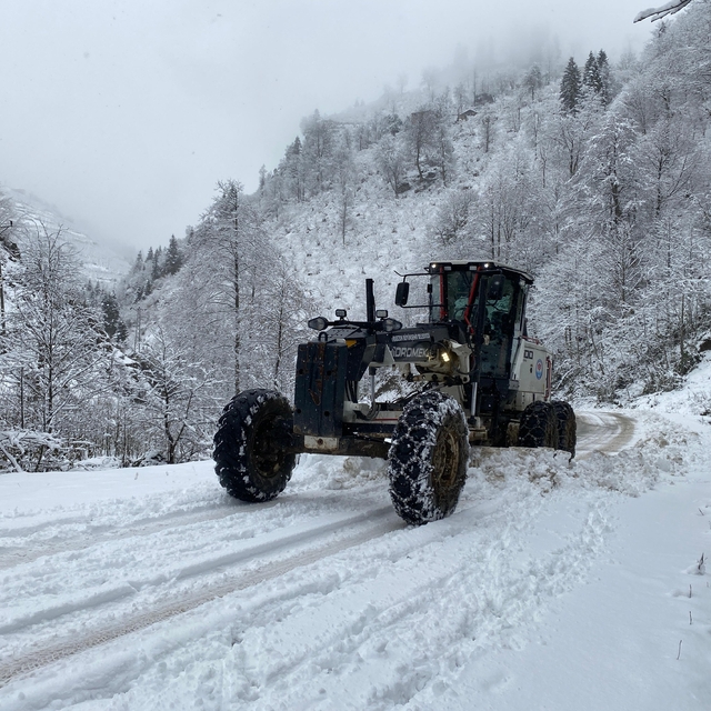 Doğu Karadeniz'de 4 ilde 675 köy ve mahalle yolu kardan kapandı
