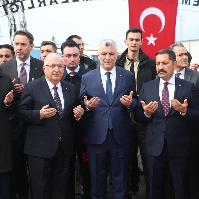 Bakanlar Güler, Bayraktar ve Bolat'tan Hatay'da deprem mezarlığına ziyaret