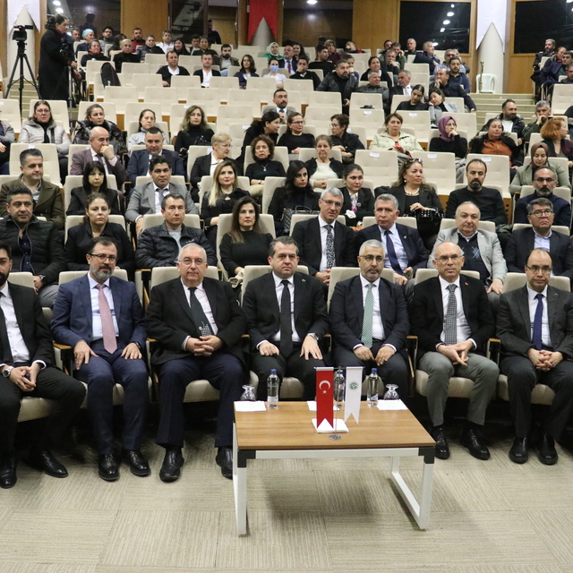 Çukurova Üniversitesi 6 Şubat depremlerinde yaşamını yitirenler için anma p...