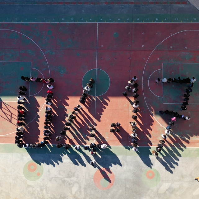 Aydın'da öğrenciler depremde hayatını kaybedenleri "04.17" koreografisiyle...