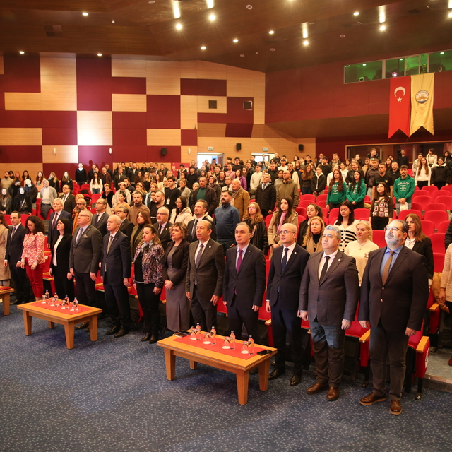 Edirne'de düzenlenen Uluslararası Balkan Halk Oyunları Festivali'ne "sessiz...