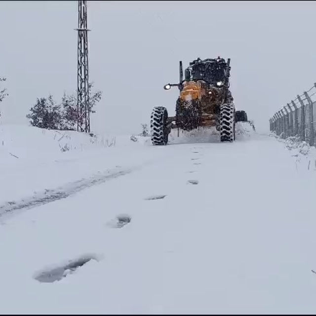 Elazığ'da 172 köy yolu, kar nedeniyle ulaşıma kapandı (2)