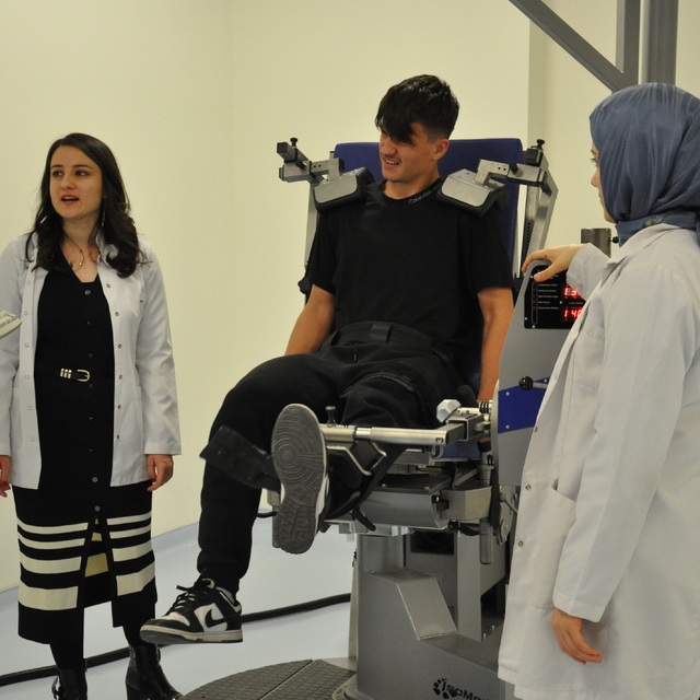 Eskişehir'de "izokinetik dinamometre" ile kas kuvveti ölçülen sporcular dah...