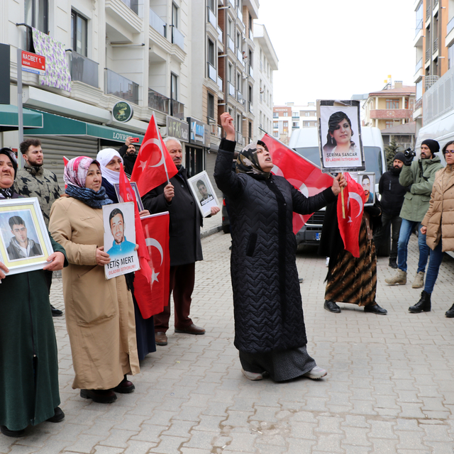Oğlu PKK tarafından kaçırılan anne: Öldüğüne inanmıyorum, beni duyuyorsan g...