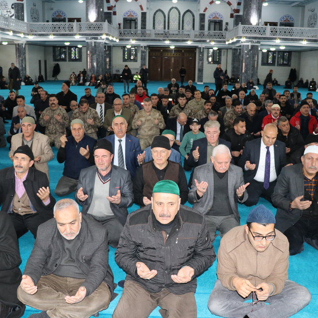 Doğu Anadolu'da 4 ilde 6 Şubat depremlerinde hayatını kaybedenler anıldı