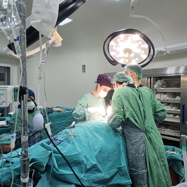 Doktorun dikkatiyle dudak kanseri olduğunu öğrenen hasta ameliyatla sağlığı...