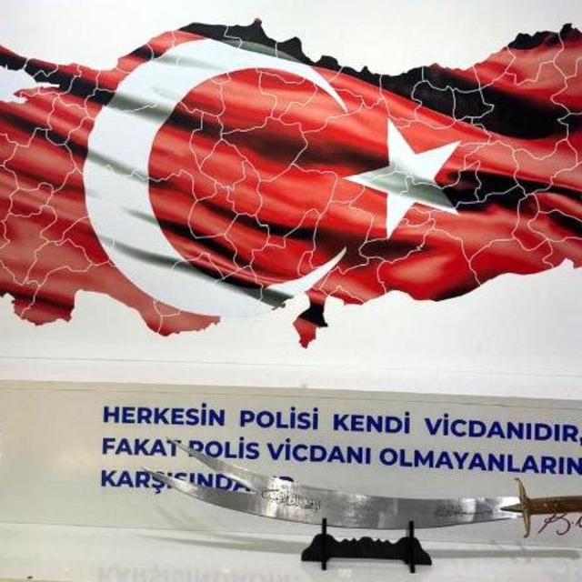 Erzurum'da kılıç ile gezen kişiler hakkında adli işlem yapıldı