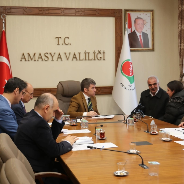 Amasya Valisi Bakan, halk günü toplantısına katıldı