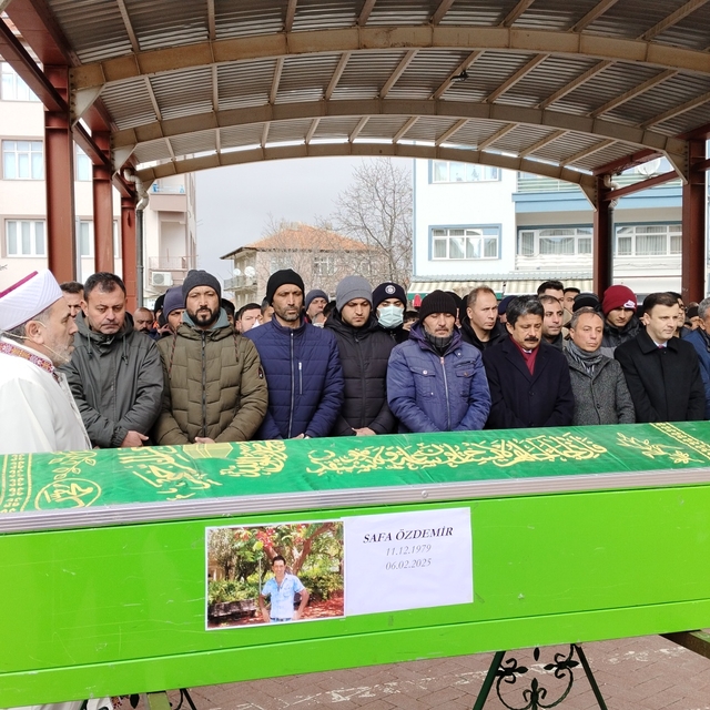 İsrail'in hava saldırısında yaşamını yitirmişti; memleketinde toprağa veril...