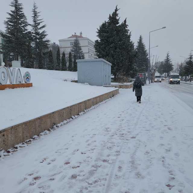 Amasya'nın Suluova ilçesinde kar etkili oluyor