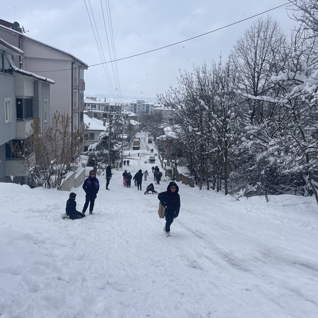 Ladik'te çocuklar karın keyfini çıkardı