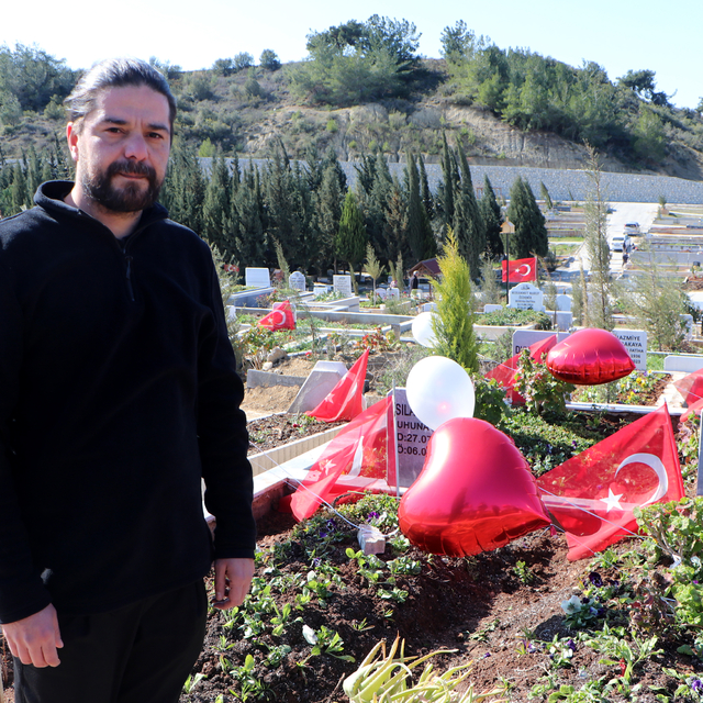 Adana'da, Deprem Şehitliği'nde duygusal anlar