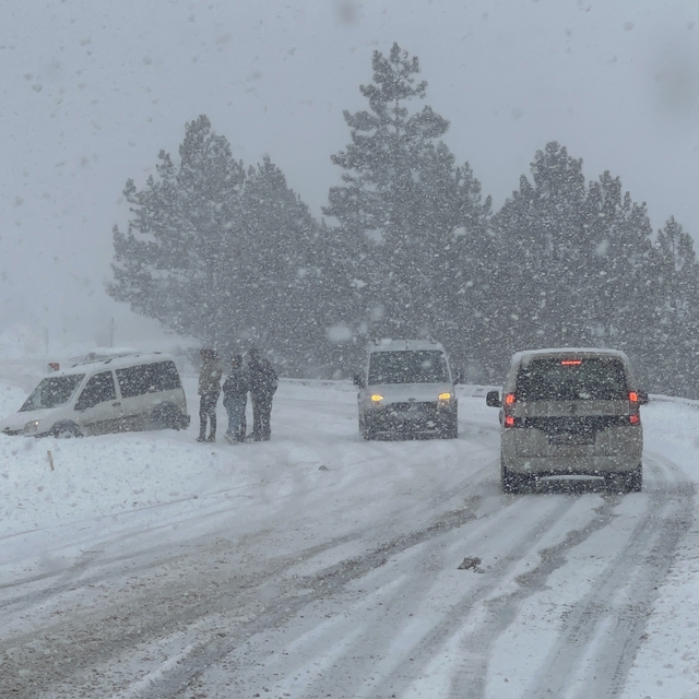 Kütahya'da kar yağışı ulaşımı olumsuz etkiledi
