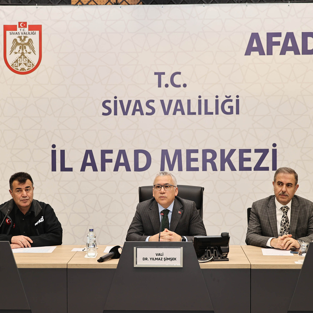 Sivas'ta kar ve tipi nedeniyle 646 köy yolu ulaşıma kapandı