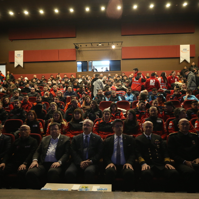 Çanakkale'de 6 Şubat depremlerinde hayatını kaybedenler programla anıldı