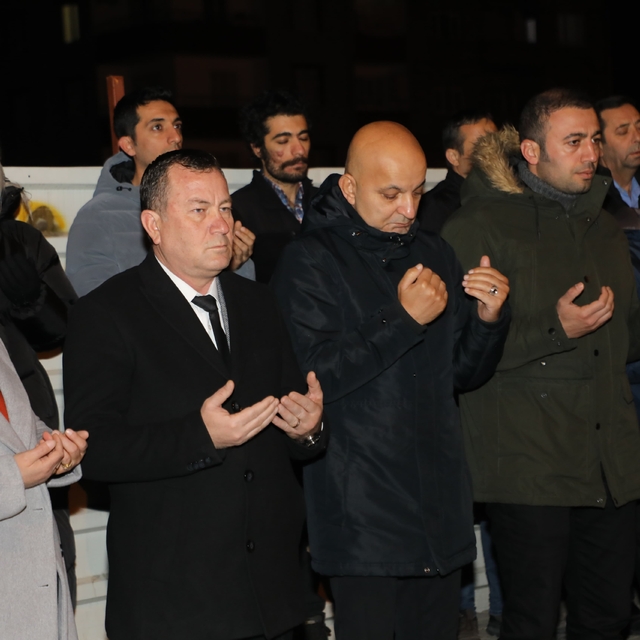 Nizip'te depremde hayatını kaybedenler için anma programı düzenlendi