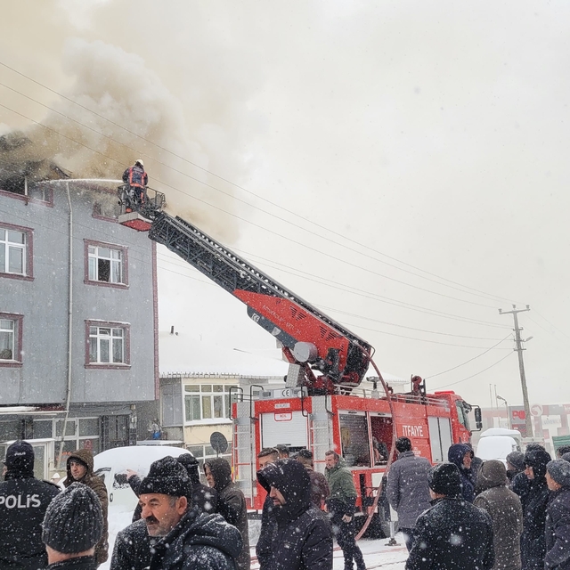 Ordu'da bir binanın çatı katında çıkan yangında maddi hasar oluştu