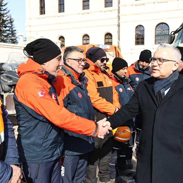Sivas'ta 6 Şubat depremleri anma etkinliğinde arama kurtarma malzemeleri se...