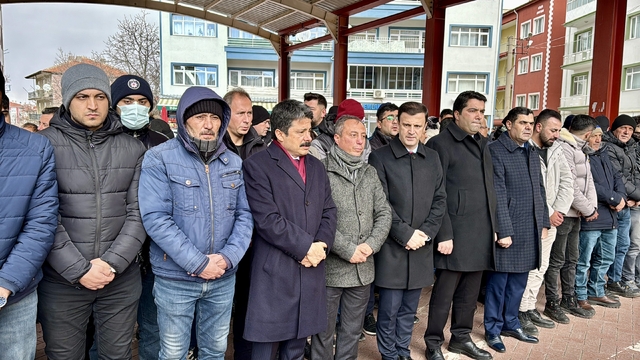 İsrail'in hava saldırısında öldürülen inşaat işçilerinden Özdemir'in cenazesi Kırşehir'de toprağa verildi