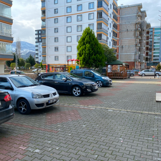 Husumetliler apartmanın otoparkında çatıştı; 20 boş kovan bulundu