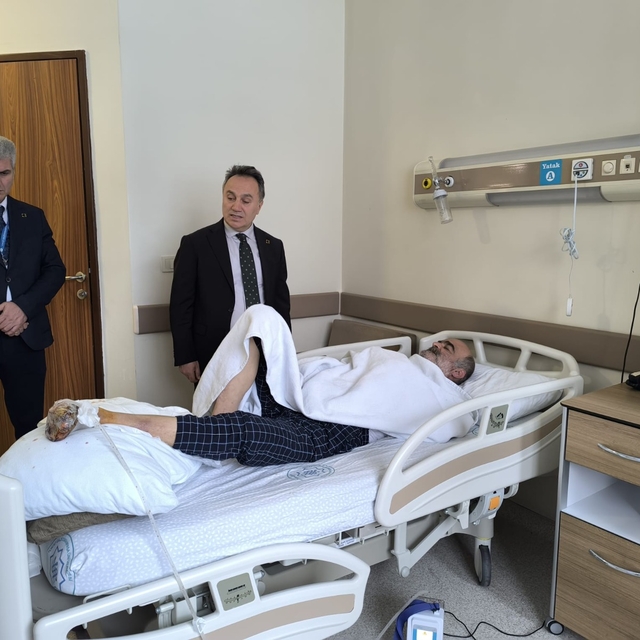 TOGÜ Rektörü Yılmaz'dan üniversite hastanesinde tedavi gören hastalara ziya...