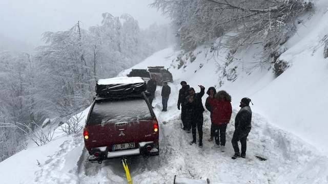 Kocaeli'de kar yağışı nedeniyle skuter ve motosikletlerin trafiği çıkışı yasaklandı
